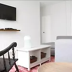 Big & Beautiful Apt Super Located (Adults Only)